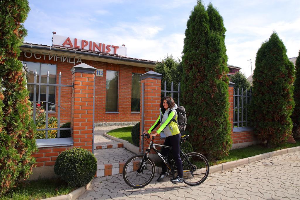 Alpinist Hotel Bishkek Exterior photo